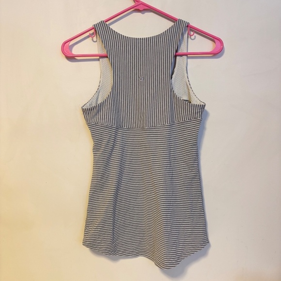 Lululemon First Base Racerback Workout Tank Top Grey White Stripes Womens Size 6 - Picture 3 of 4